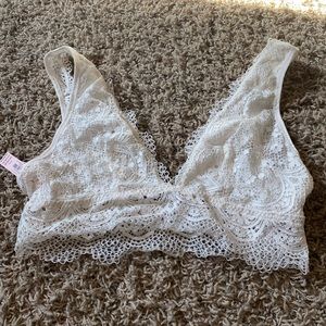 NWT Victoria’s Secret Bralette-M